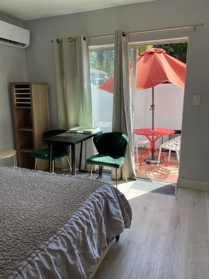 Cozy Studio Near Atlantic Ave W/Private Patio Appartement Delray Beach Buitenkant foto