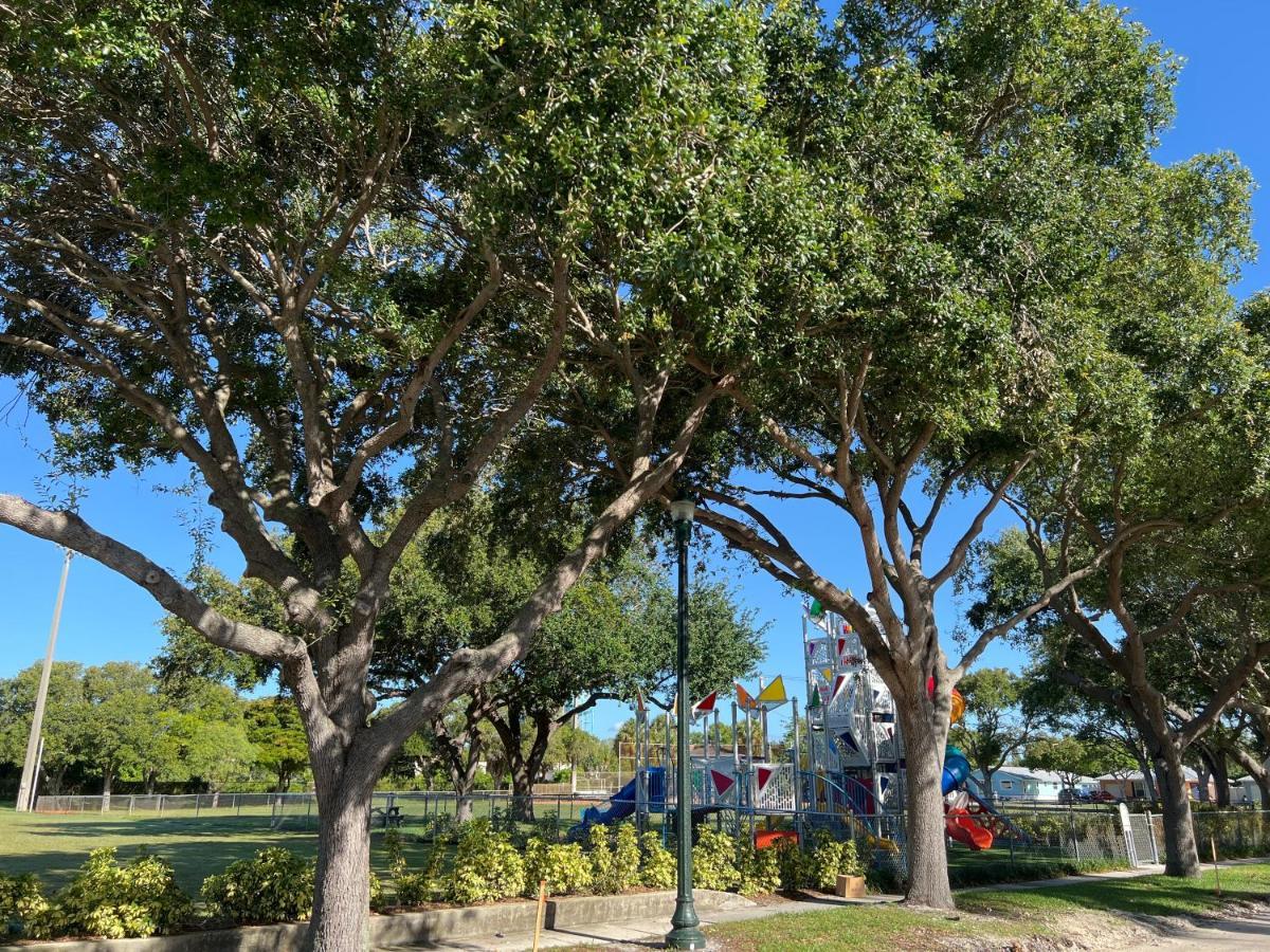 Cozy Studio Near Atlantic Ave W/Private Patio Appartement Delray Beach Buitenkant foto